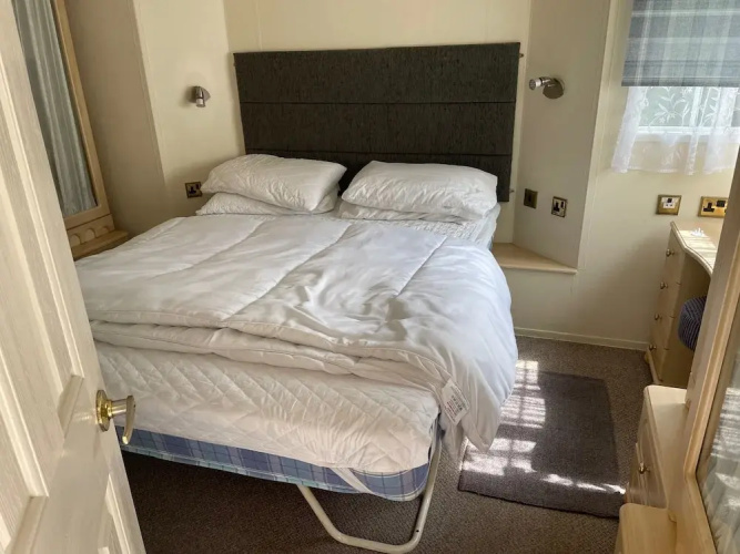 2 Bed Lodge Sleeps 5 - Pet Friendly, Parking