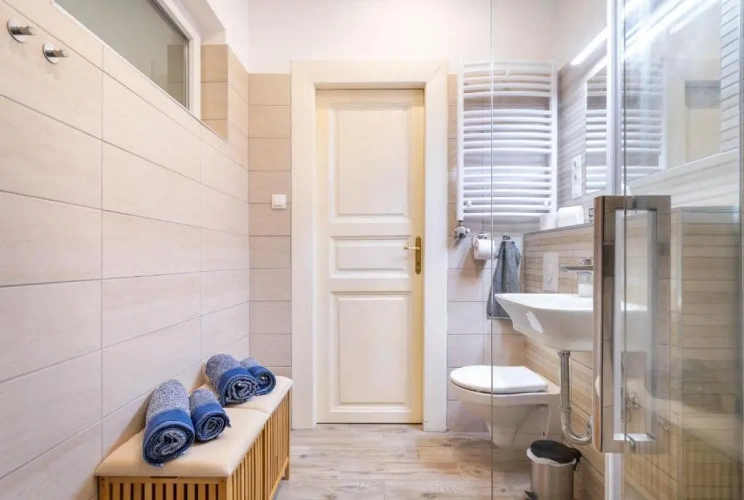 2 Bedrooms Apartment