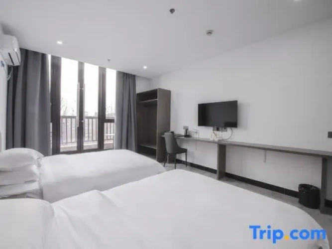 Standard Twin room with view