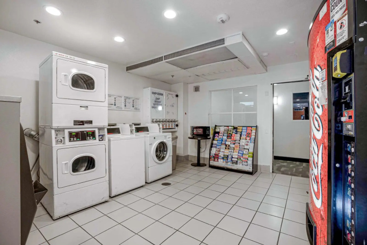 Motel 6 San Diego Downtown photo 18