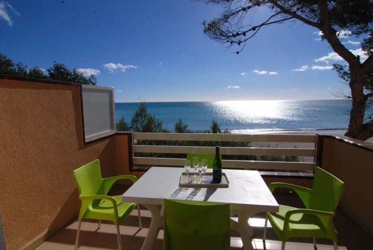 1 Bedroom Apartment beachfront