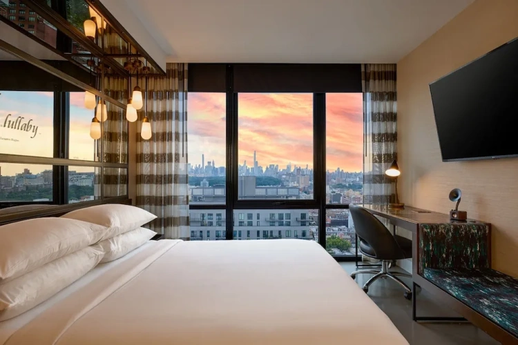 Standard Double room with city view
