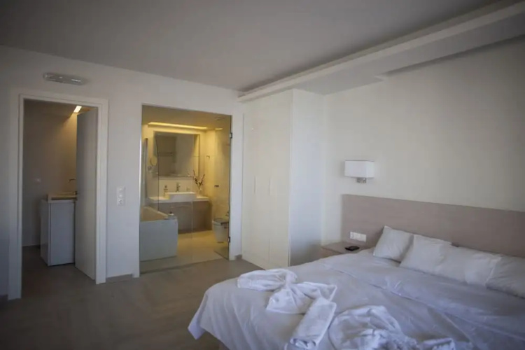 Eleonora Apartments