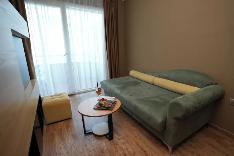 Alvin Comfort Hotel