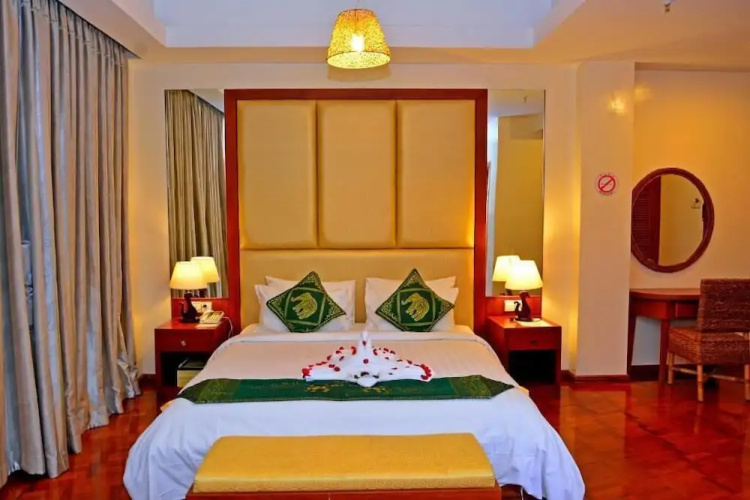 Gold Yadanar Hotel