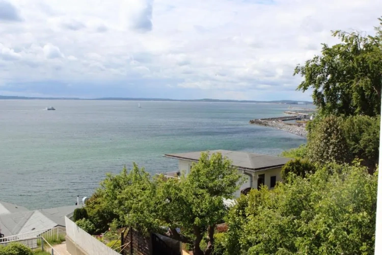 1 Bedroom Apartment with lake view