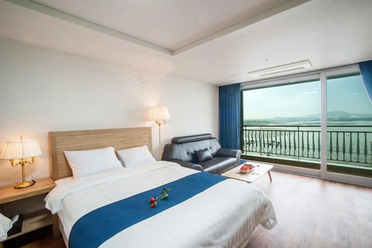 Breeze Bay Hotel