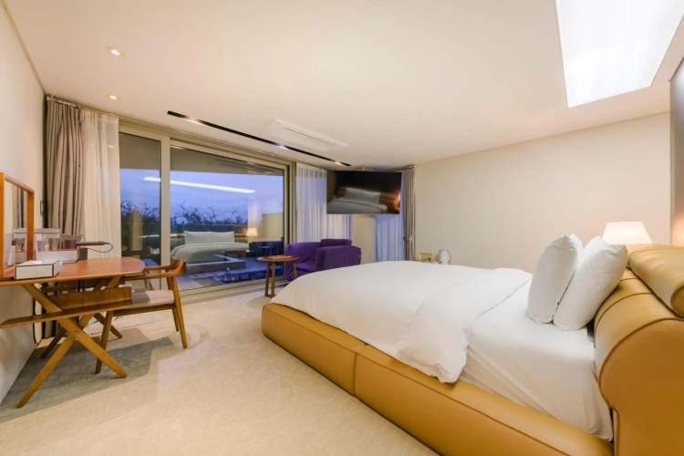 Bayhill Pool & Villa