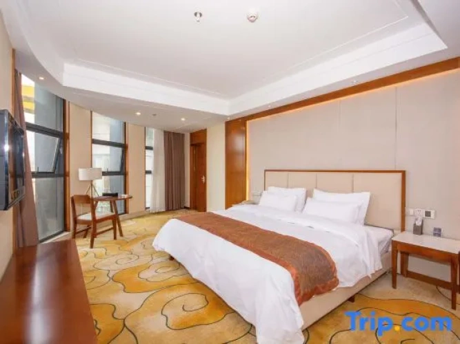 Sextuple Family Suite
