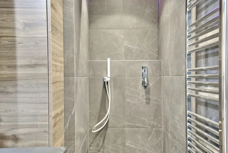 77 Paris Temple 5