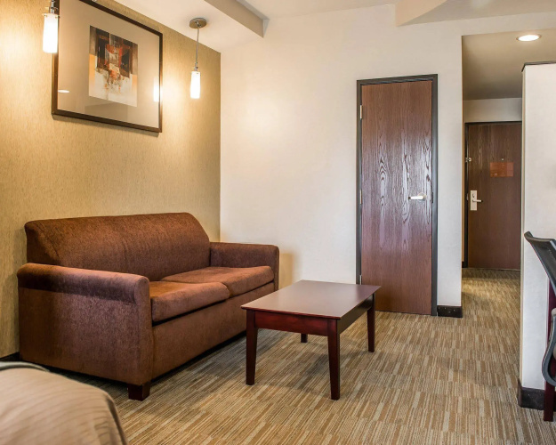Hometowne Studios & Suites By Red Roof Washington
