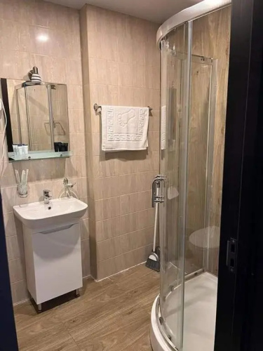 1 bedroom flat with free parking