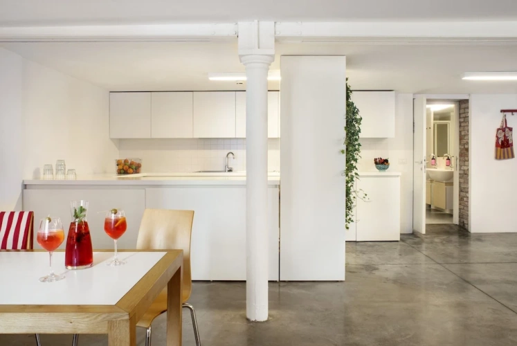 4 Bedrooms Apartment