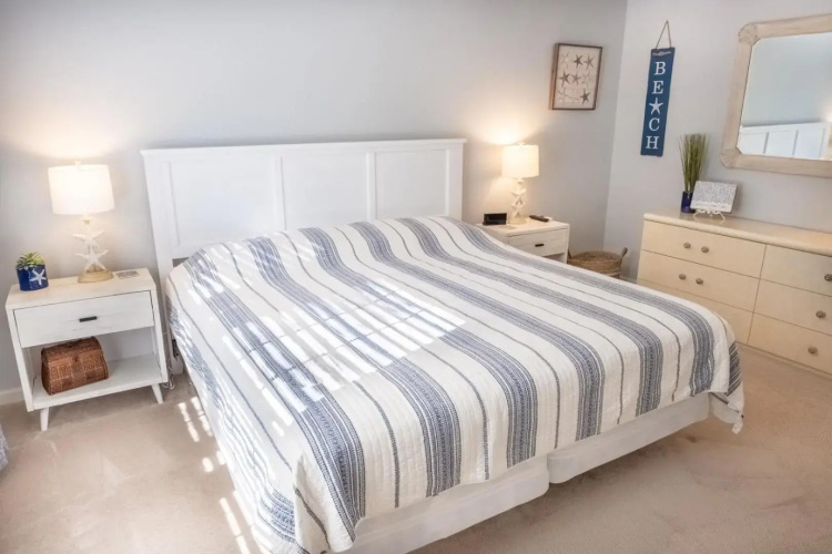 Shore Club Cottage 9684