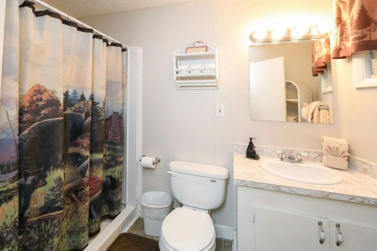 1429 Zurich Rd Chalet