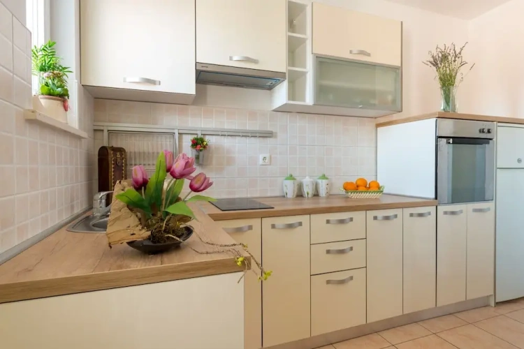 1 Bedroom Classic Apartment with balcony and with harbour view