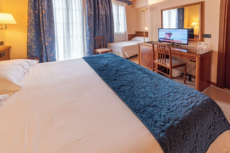 Standard Triple room with balcony