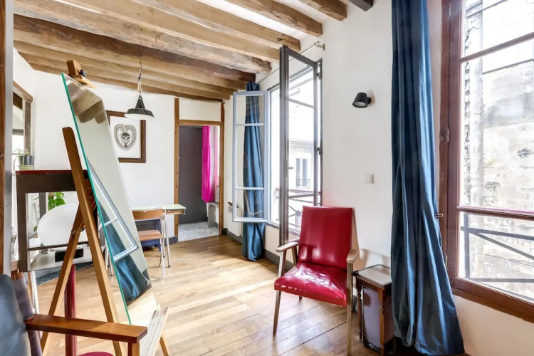 Grand prieuré apartment by Weekome