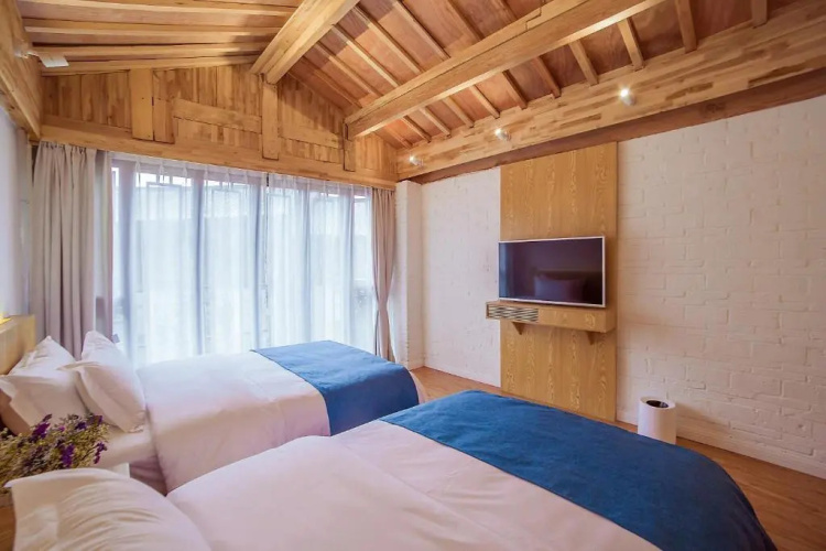 26th · Courtyard · Hotel
