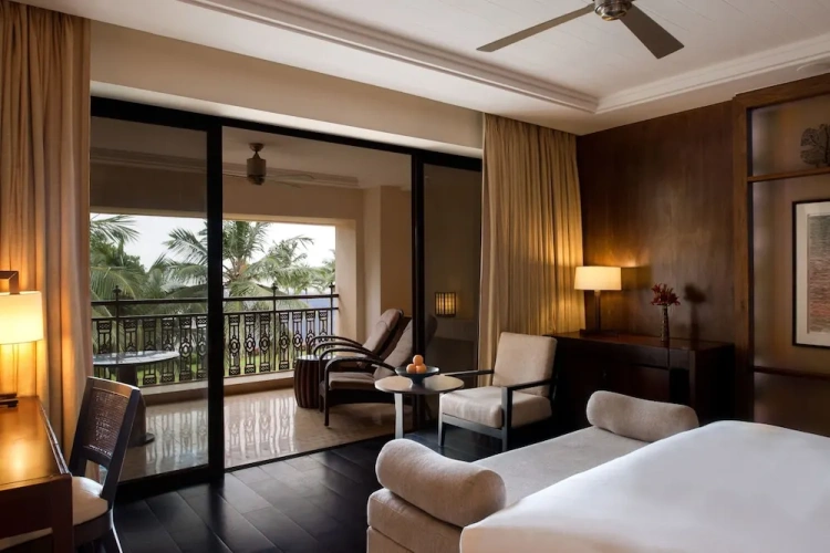 Double room with balcony and with bay view