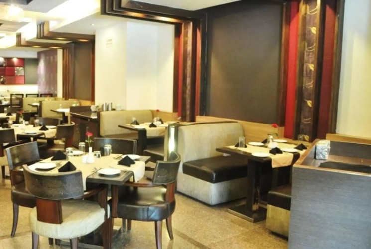 OYO 1832 Hotel Parbhat Inn