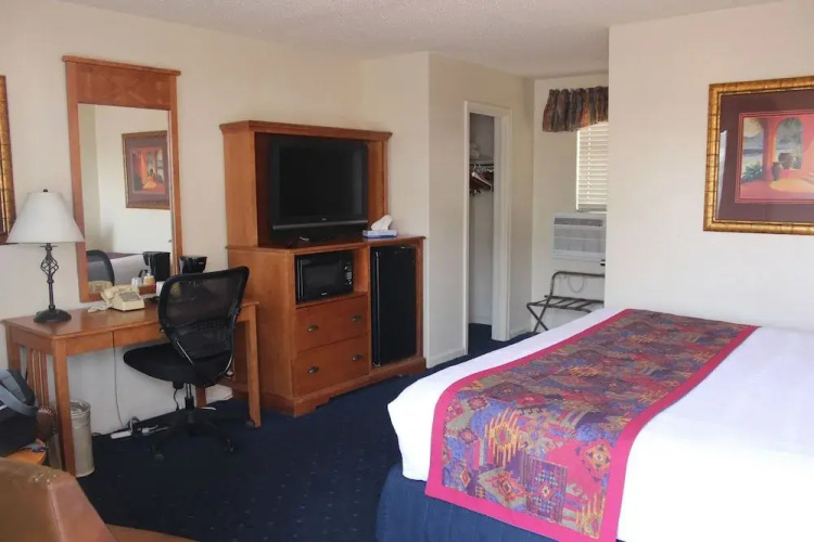 Dixie Palms Motel