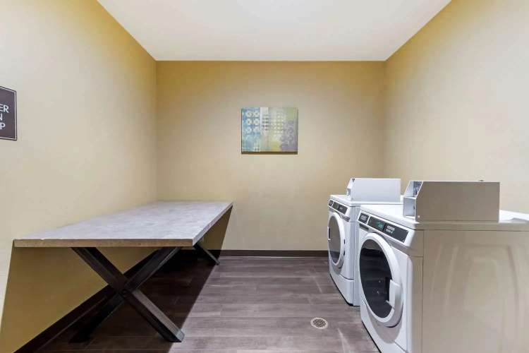 Best Western Airport Suites