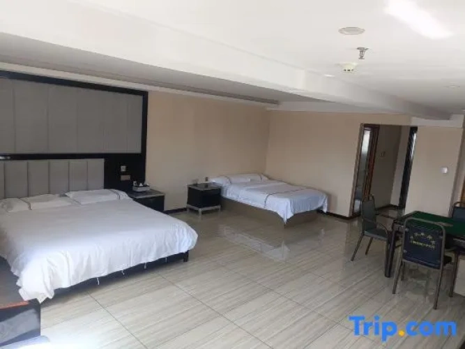 Business Quadruple Suite