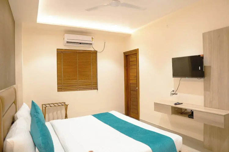 Hotel Ananda Kashi