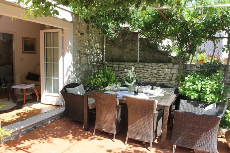 2 Bedrooms Cottage