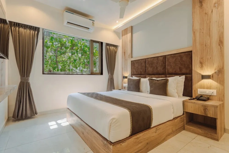 Deluxe Double room with city view