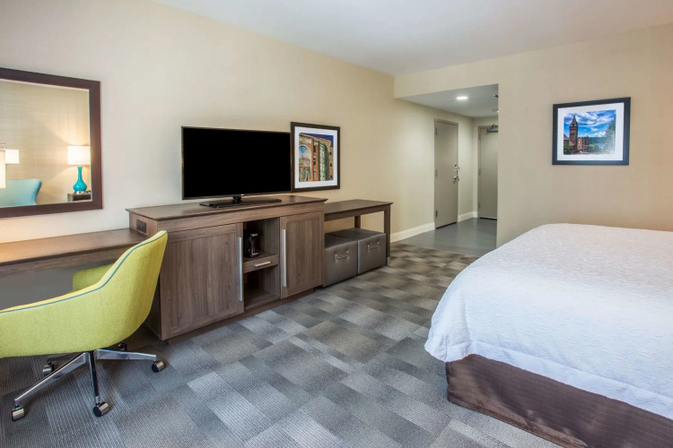 Hampton Inn & Suites Yonkers - Westchester