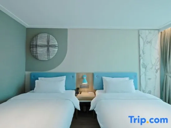 Standard Double room with street view