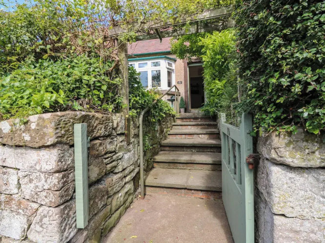 Charlies Cottage