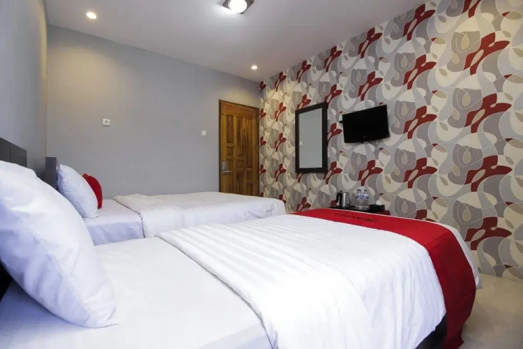 RedDoorz Plus @ Paal 2 Manado