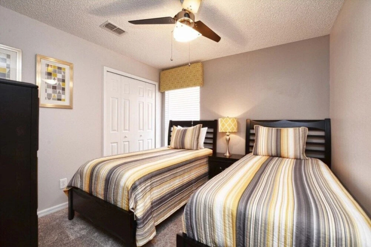 Emerald 4 bedrooms with Pool - 2201Em 4 Home by RedAwning