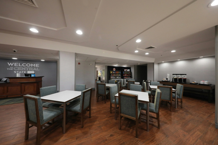 Hampton Inn Hutchinson photo 29