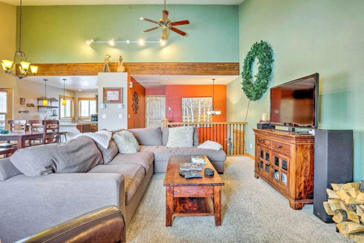 Silverthorne Ski Base w/ Mtn Views: Walk to Trails