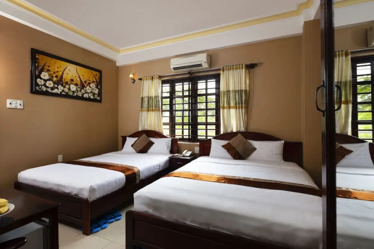 Holiday Hotel
