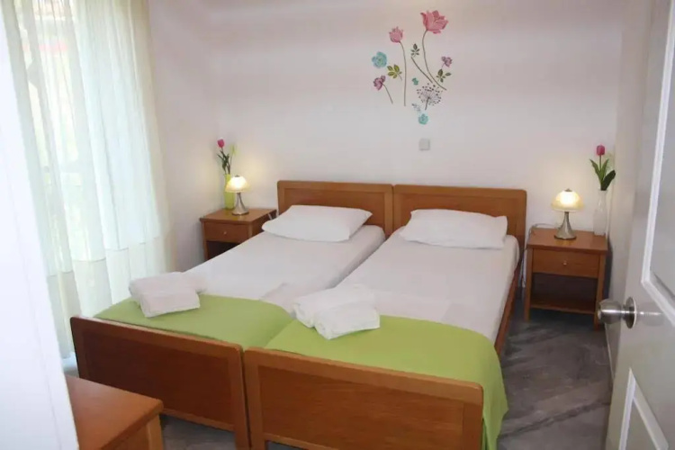 Iris Apartments