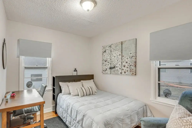 7 Mi to Downtown Minneapolis: Home w/ Fire Pit!