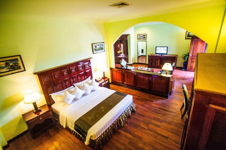Suite with balcony and with view