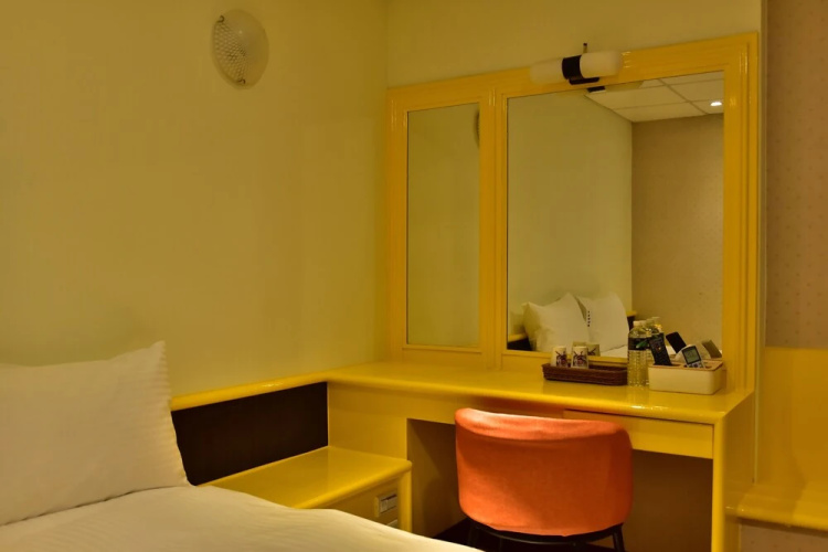 Corner Love Hotel