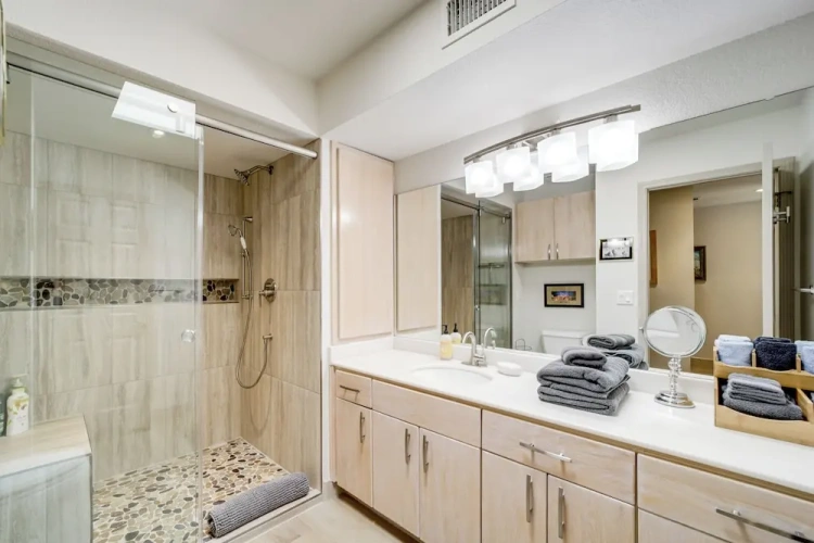 2 Bedrooms Apartment