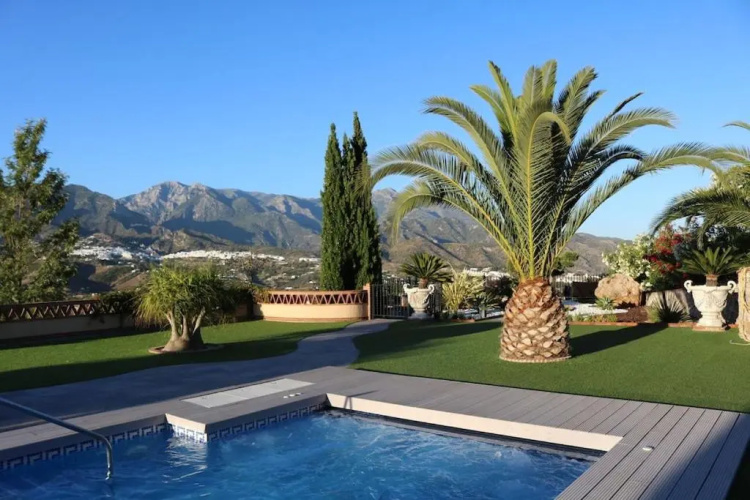 Exceptional Costa del Sol villa for 8, Hi spec, Tranquil setting, Amazing views. Heated pool.