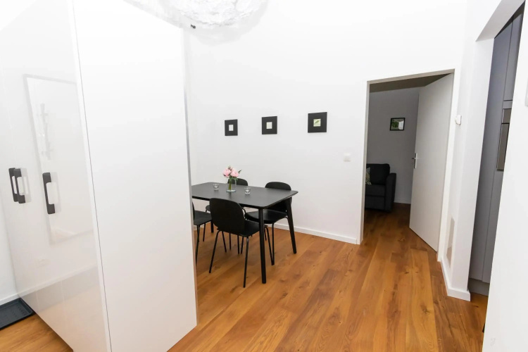 Radiant Premium Apartments - Central