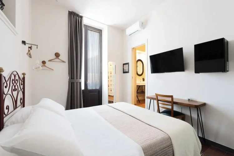 Classic Double room with balcony and with city view