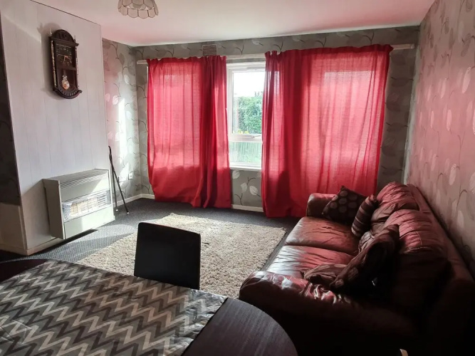 17 Spring Close Service Apartment