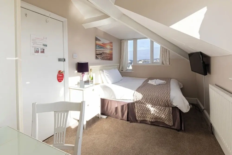 Classic Double room with city view