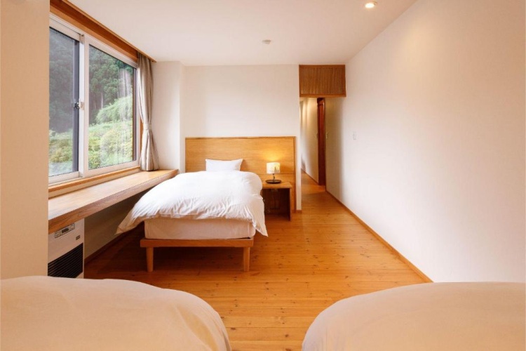 Standard Twin room with balcony